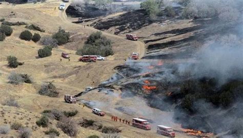 Huge California wildfire spreads overnight as crews dig in | Americas News | Zee News