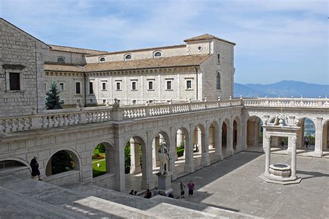 Monte Cassino Monastery: Miraculously Rebuilt After WWII Bombing ...