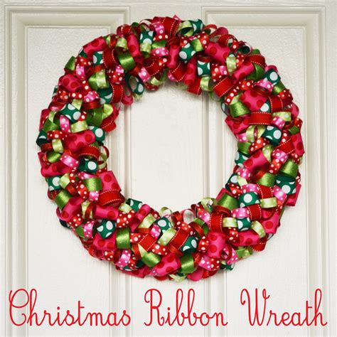 Polkadots on Parade: Christmas Ribbon Wreath!