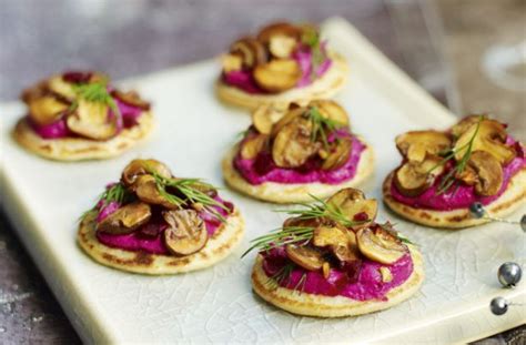 canape recipe_Beetroot blinis with garlicky mushrooms Canapes Gourmet, Vegetarian Canapes, Easy ...