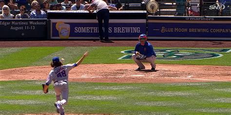 Jacob deGrom wound up to deliver a warmup pitch and then totally forgot ...