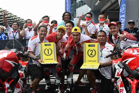 CELEBRATION FOR ASTRA HONDA RACING TEAM WITH 1-2 - FIM Asia Road Racing ...