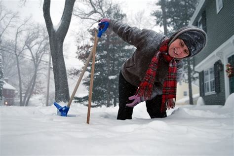 Blizzard Hits Northeast, but Without the Full Force Feared - WSJ