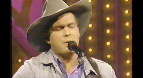 Garth Brooks Gives Passionate Performance Of "If Tomorrow Never Comes" in 1989