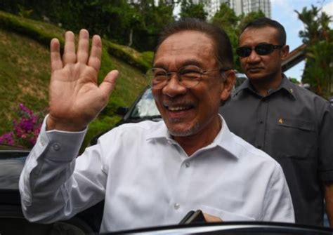 Mahathir wants unity govt but Anwar says he has support to be PM ...