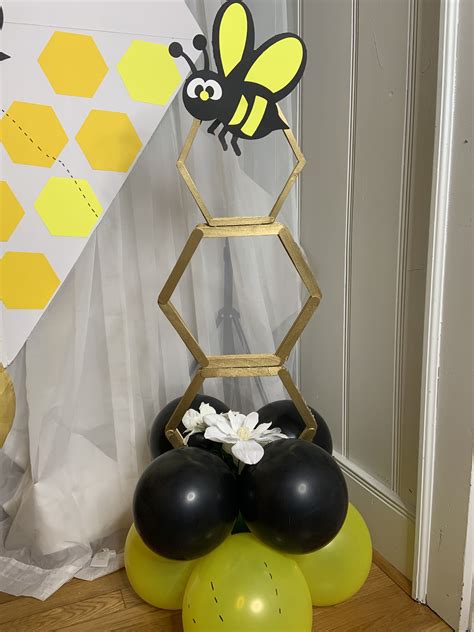 Bee Themed Birthday Party, Bumble Bee Birthday, Bee Theme Party, Ballon ...