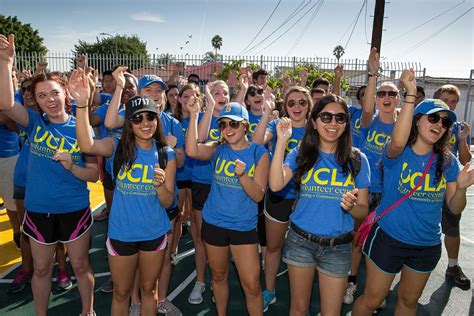 More than 7,000 UCLA volunteers help across Los Angeles | UCLA