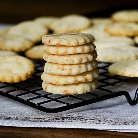 Simply Gourmet: Cheddar Cheese Crackers #glutenfree