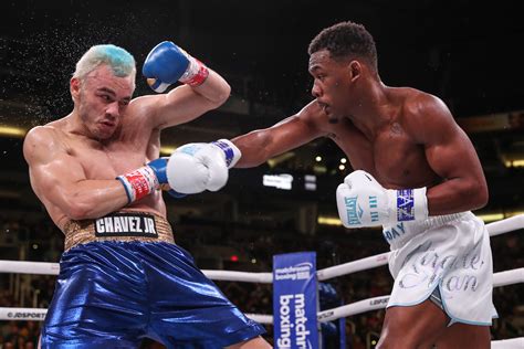 Julio Cesar Chavez Jr. quits against Daniel Jacobs, crowd erupts