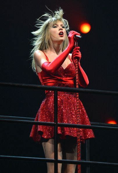 Taylor Swift @ Romeo & Juliet Premiere | Taylor swift concert, Taylor swift red, Taylor swift music