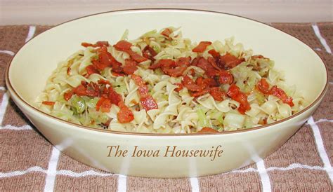 The Iowa Housewife: Bacon Cabbage and Noodles