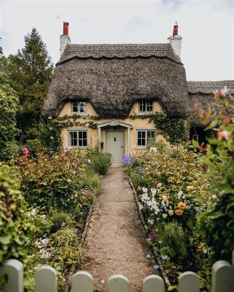 This English Countryside Cottage : r/ArchitecturePorn