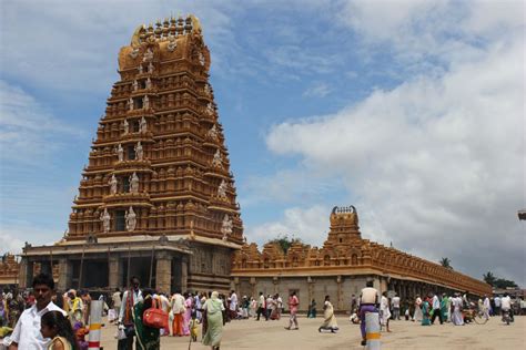 Significance and Symbolism of Temple Gopuram - TemplePurohit