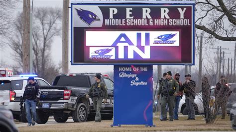 Iowa students describe chaos after shots fired at Perry High School ...