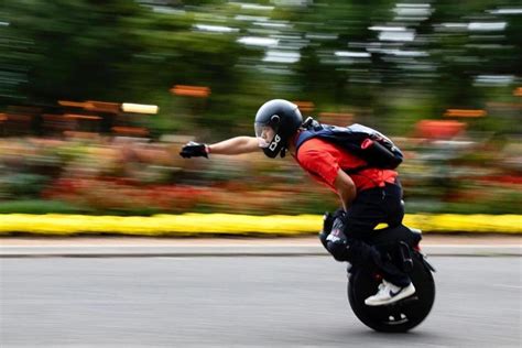 87-mph electric unicycle sounds like instant death ... and scary fun