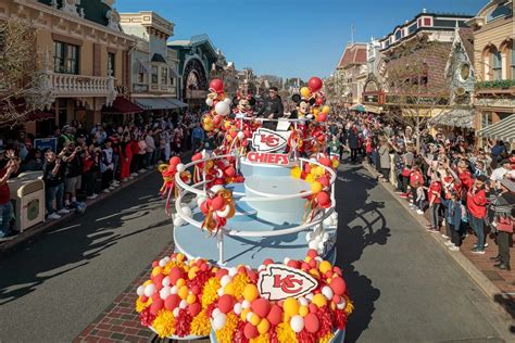 PHOTOS, VIDEO: Super Bowl LVIII MVP Patrick Mahomes Visits Disneyland ...