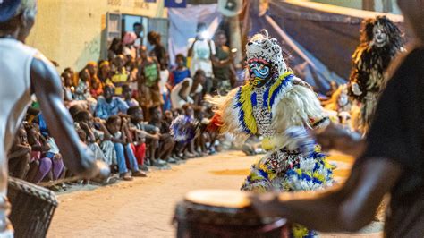 Lions, Legends and the Pull of History in Senegal’s Energetic Capital - The New York Times