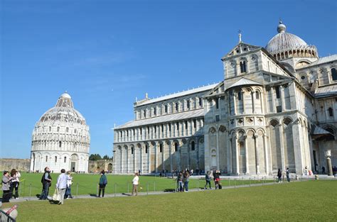 Piazza Dei Miracoli In Pisa Free Stock Photo - Public Domain Pictures