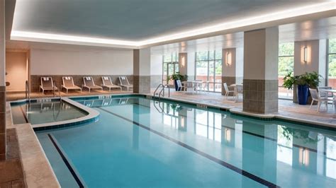 Morgantown WV Hotel Pool | Morgantown Marriott at Waterfront Place