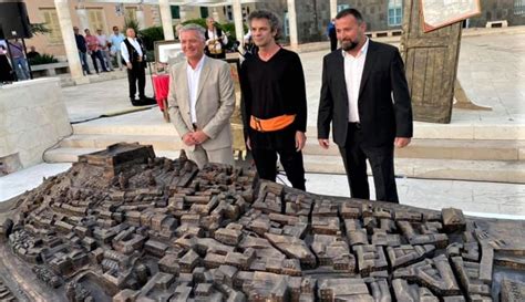 Bronze model of Šibenik Old Town unveiled | Croatia Week