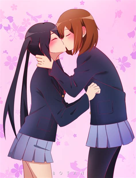 YuiAzu kiss [K-On!] : r/wholesomeyuri