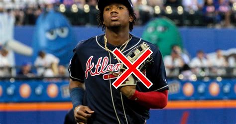 What Pros Wear: Ronald Acuña Jr. Switches to Rawlings Glove after a Dropped Home Run Robbery ...