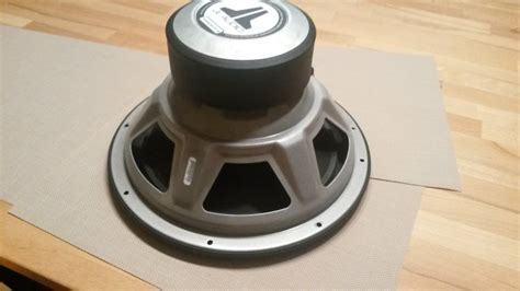 JL Audio 12W3v3-4 subwoofer (30cm)