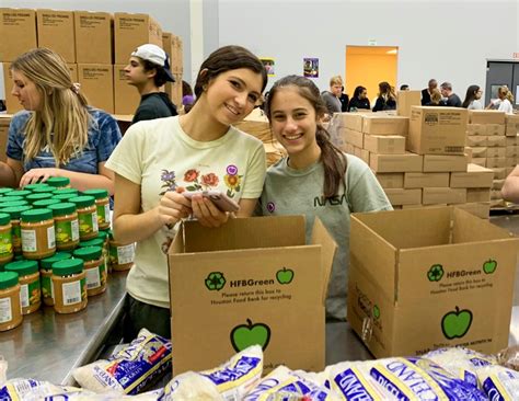 Emery’s NHS and Tikkun Olam Club Volunteer at the Food Bank | The Buzz Magazines