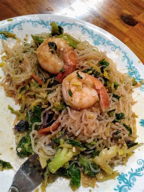 Shirataki noodles, stir fry kit, shrimp. About 200 calories! : r ...