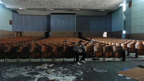 EXPLORING AN ABANDONED SCHOOL IN DALLAS TX - YouTube