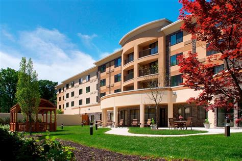 Hotels in Paramus | Places To Eat Near Paramus, NJ | Courtyard Paramus