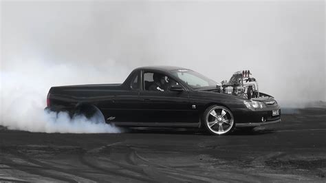 MAADSS BLOWN V8 COMMODORE UTE BURNOUT AT UBC 7 - YouTube