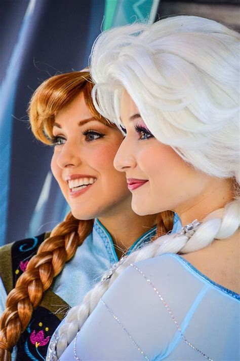 anna elsa frozen hongkong disneyland Frozen Disneyland, Disneyland ...