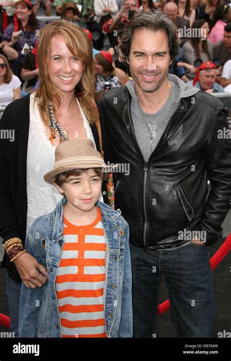 Eric McCormack und Familie "Pirates Of The Caribbean: On Stranger Tides Welt-Premiere im ...