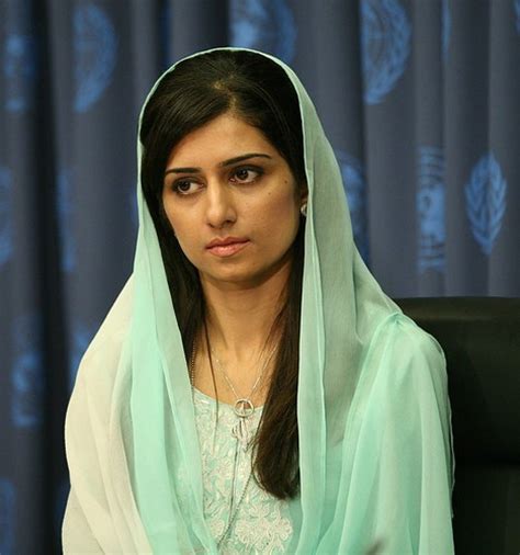 Hina Rabbani Khar: Pakistan’s Beautiful New Foreign Minister (PHOTOS)