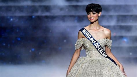 Il caso Eve Gilles nuova Miss Francia 2024: le miss restano copie ...