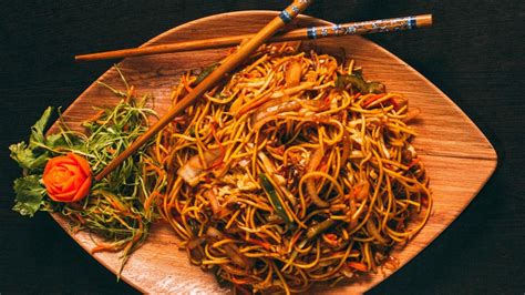 Master The Art Of Veg Hakka Noodles: 3 Rules For Delightful Homemade ...