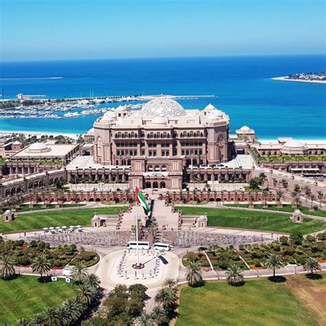 Emirates Palace Hotel in Abu Dhabi - One of the most famous Hotels