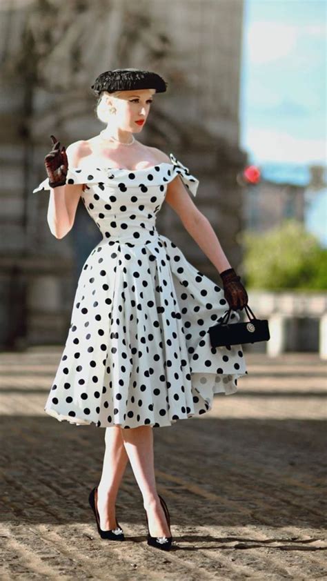 Black and White Vintage Outfit | Retro fashion, Vintage outfits ...