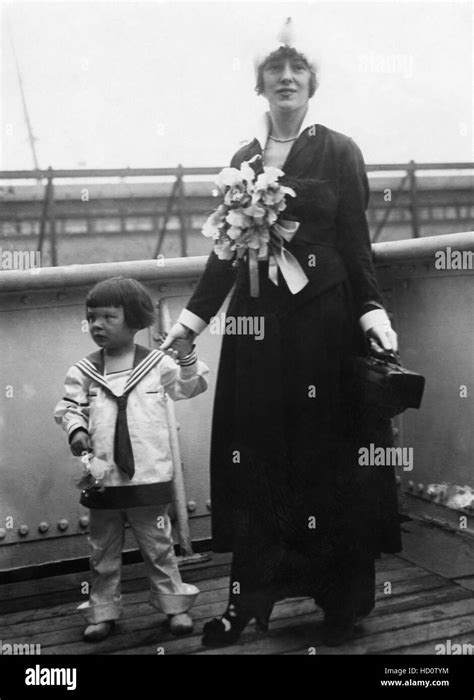 Evelyn Nesbit, with her son, Russell Thaw, ca. 1915 Stock Photo - Alamy