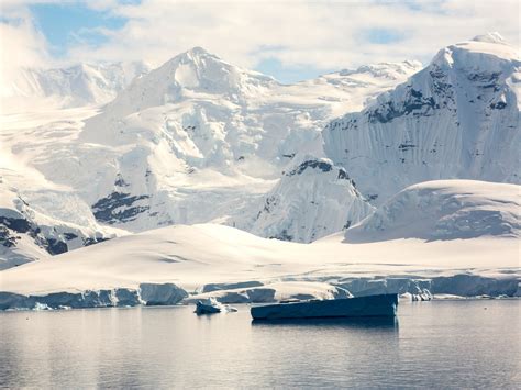 91 Volcanoes Discovered Under Antarctica's Ice - Condé Nast Traveler