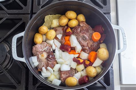 Braised Oxtail Recipe (One Pot) - Momsdish