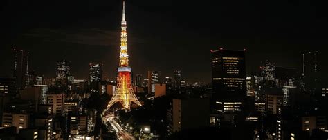 Tokyo Tower Night - Vivia Print