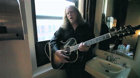 Warren Haynes Talks About His Washburn WSD5249 Acoustic Guitar - YouTube