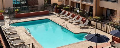 Bakersfield Hotels with Pool and Gym | Courtyard Bakersfield