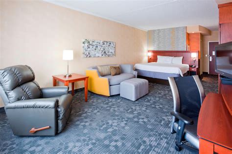 Courtyard Marriott Rochester MN hotel near Saint Marys Mayo Clinic Hospital