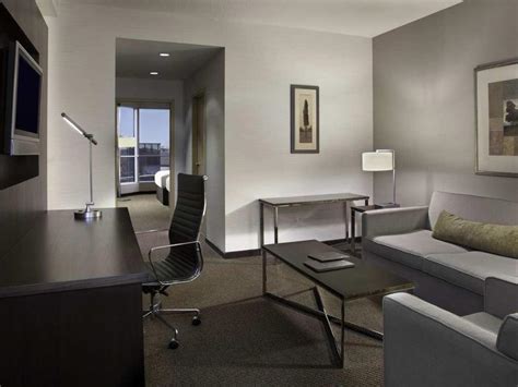 Hilton Suites Toronto Markham Conference Centre & Spa Hotel in Markham (ON) - Room Deals, Photos ...