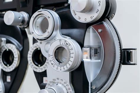 The Risks and Complications of LASIK Surgery: What You Should Know - Bagan Strinden Vision