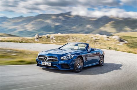 2017 Mercedes-Benz SL Roadster Shows its New Face in L.A.