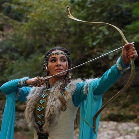 Ebru Sahin (Reyyan en 'Hercai') estrena su nueva serie histórica